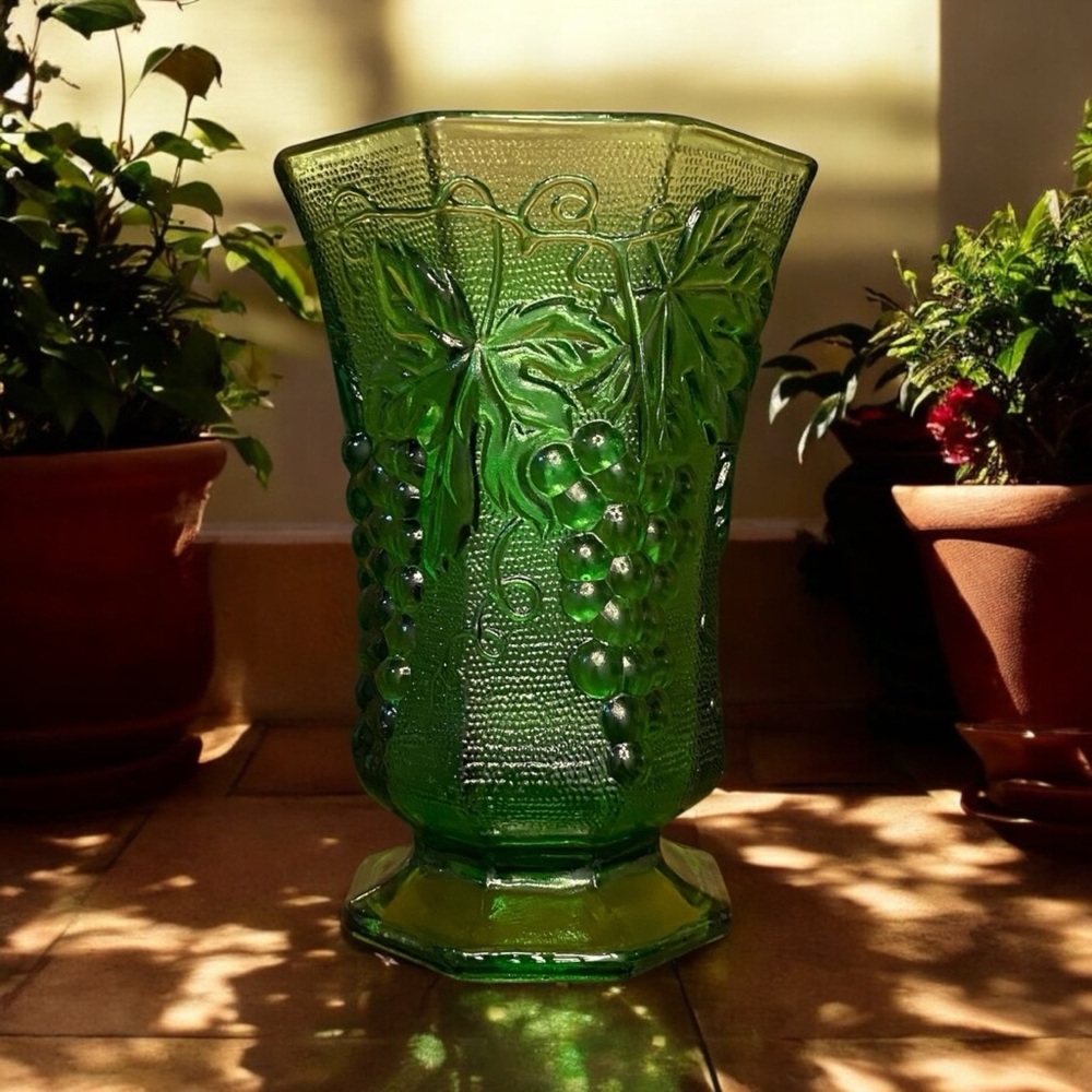 Vintage Anchor Hocking Emerald Green Harvest Grape Pedestal Vase 6.25"